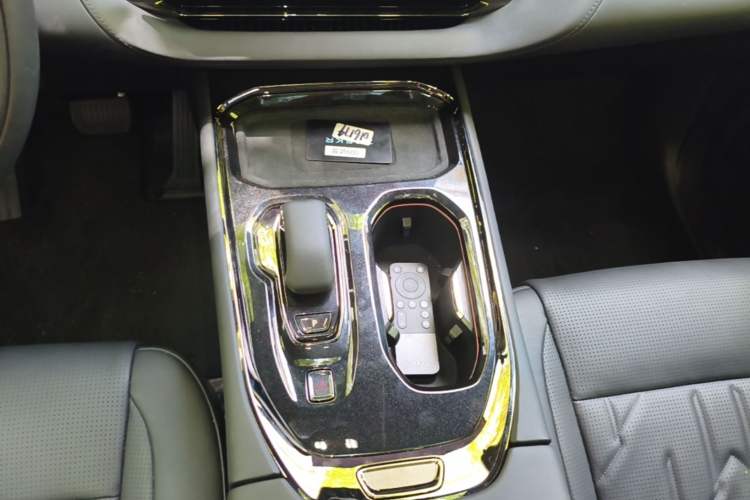 Used Zeekr 009 2024 Six-Seat Executive Version 4WD 108 kWh Gear Lever