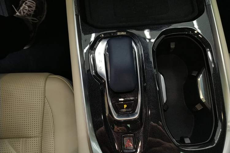 Used Zeekr 009 2024 Six-Seat Executive Version 4WD 108 kWh Gear Lever