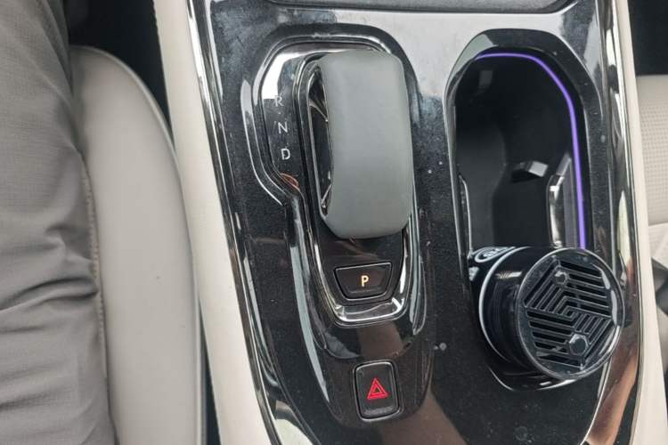 Used Zeekr 009 2024 7-Seater Aisle Version 108 kWh Gear Lever
