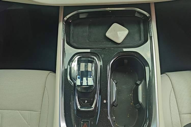 Used Zeekr 009 2024 Six-Seat Executive Version 4WD 108 kWh Gear Lever