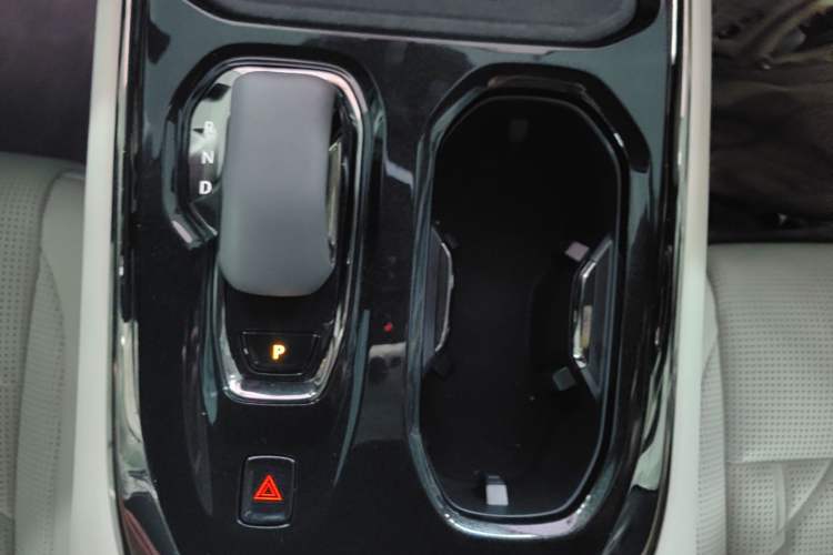 Used Zeekr 009 2024 7-Seater Walk-Through Version Four-Wheel Drive 108 kWh Gear Lever