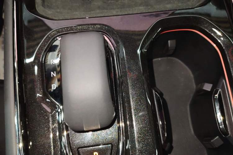 Used Zeekr 009 2024 7-Seater Walk-Through Version Four-Wheel Drive 108 kWh Gear Lever