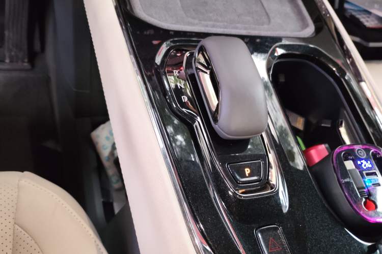 Used Zeekr 009 2024 7-Seater Aisle Version 108 kWh Gear Lever