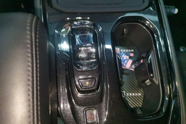 Used Zeekr 009 2024 Six-Seat Executive Version 4WD 108 kWh Gear Lever