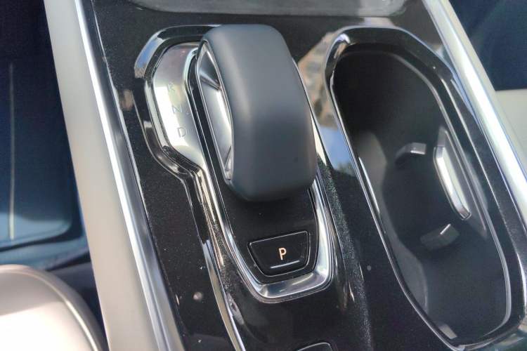 Used Zeekr 009 2024 7-Seater Walk-Through Version Four-Wheel Drive 108 kWh Gear Lever