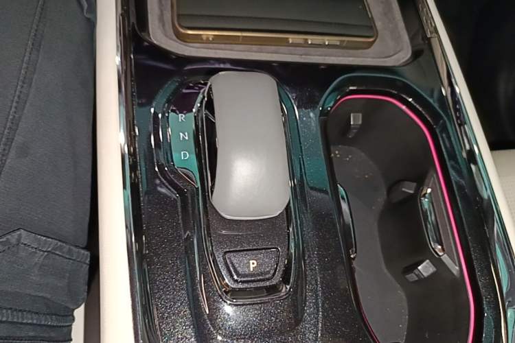 Used Zeekr 009 2024 7-Seater Aisle Version 108 kWh Gear Lever