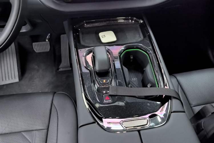 Used Zeekr 009 2024 7-Seater Walk-Through Version Four-Wheel Drive 108 kWh Gear Lever