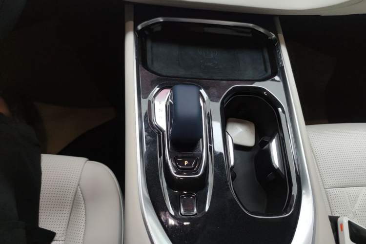 Used Zeekr 009 2024 Six-Seat Executive Version 4WD 108 kWh Gear Lever