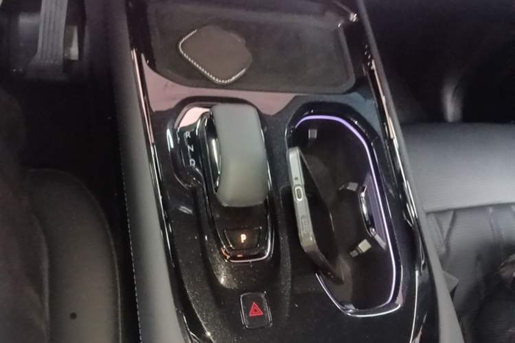 Used Zeekr 009 2024 Six-Seat Executive Version 4WD 108 kWh Gear Lever