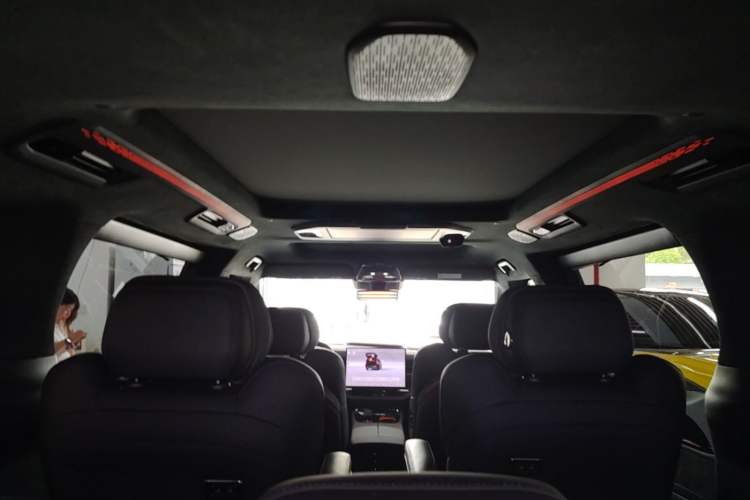 Used Zeekr 009 2024 7-Seater Walk-Through Version Four-Wheel Drive 108 kWh Headliner