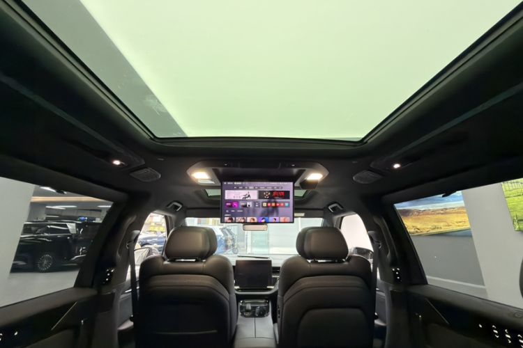 Used Zeekr 009 2024 7-Seater Walk-Through Version Four-Wheel Drive 108 kWh Headliner