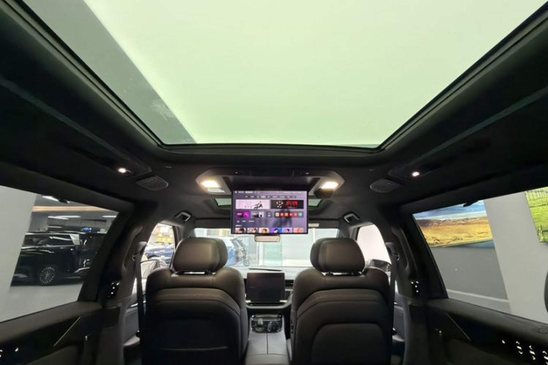 Used Zeekr 009 2024 7-Seater Walk-Through Version Four-Wheel Drive 108 kWh Headliner