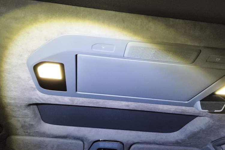 Used Zeekr 009 2024 7-Seater Aisle Version 108 kWh Headliner