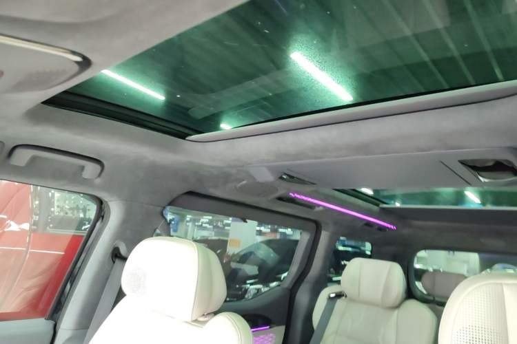 Used Zeekr 009 2024 Six-Seat Executive Version 4WD 108 kWh Headliner