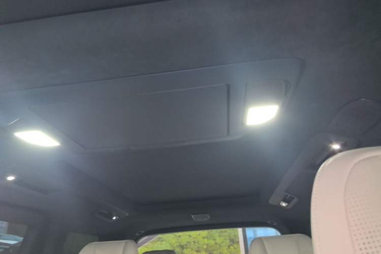 Used Zeekr 009 2024 7-Seater Walk-Through Version Four-Wheel Drive 108 kWh Headliner