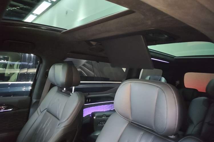 Used Zeekr 009 2024 Six-Seat Executive Version 4WD 108 kWh Headliner