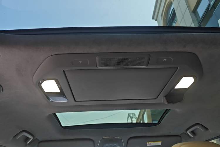 Used Zeekr 009 2024 7-Seater Walk-Through Version Four-Wheel Drive 108 kWh Headliner