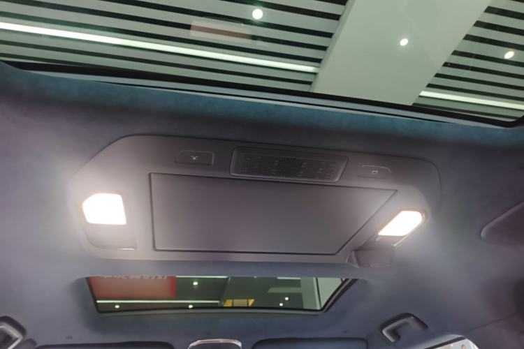 Used Zeekr 009 2024 7-Seater Walk-Through Version Four-Wheel Drive 108 kWh Headliner