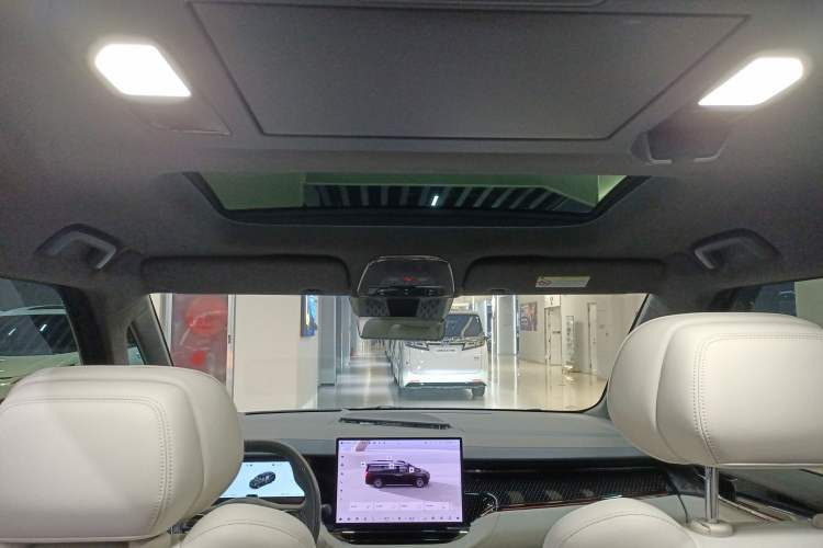 Used Zeekr 009 2024 7-Seater Walk-Through Version Four-Wheel Drive 108 kWh Headliner