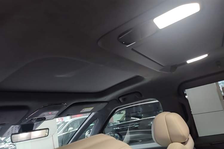 Used Zeekr 009 2024 7-Seater Walk-Through Version Four-Wheel Drive 108 kWh Headliner