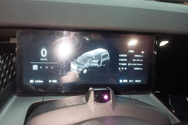 Used Zeekr 009 2024 7-Seater Walk-Through Version Four-Wheel Drive 108 kWh Instrument Cluster