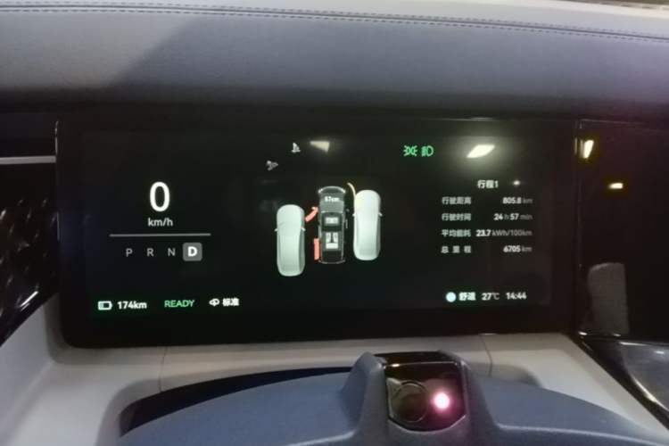 Used Zeekr 009 2024 7-Seater Walk-Through Version Four-Wheel Drive 108 kWh Instrument Cluster