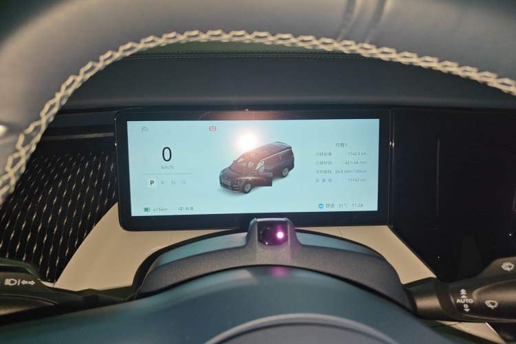 Used Zeekr 009 2024 7-Seater Walk-Through Version Four-Wheel Drive 108 kWh Instrument Cluster