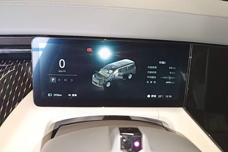 Used Zeekr 009 2024 7-Seater Walk-Through Version Four-Wheel Drive 108 kWh Instrument Cluster