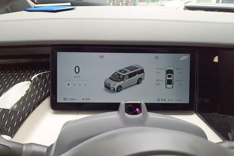 Used Zeekr 009 2024 7-Seater Walk-Through Version Four-Wheel Drive 108 kWh Instrument Cluster