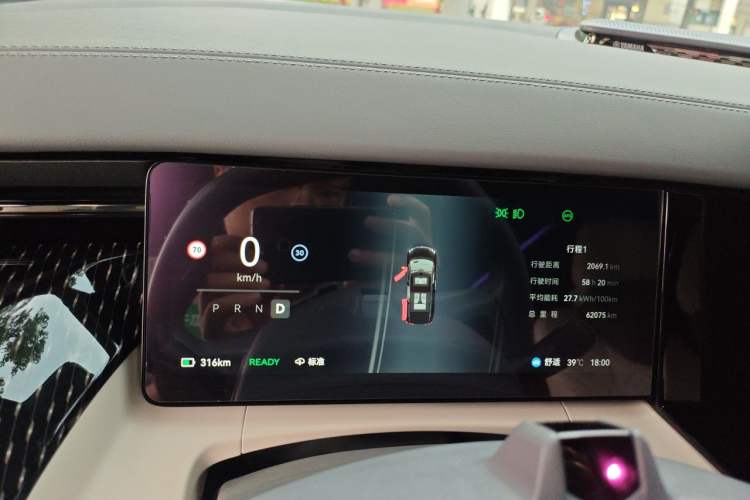 Used Zeekr 009 2024 7-Seater Walk-Through Version Four-Wheel Drive 108 kWh Instrument Cluster