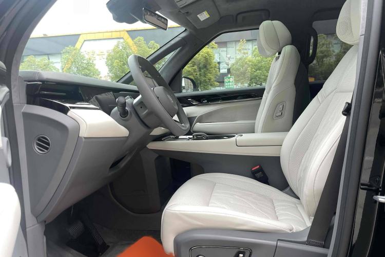 Used Zeekr 009 2024 7-Seater Aisle Version 108 kWh Interior 1