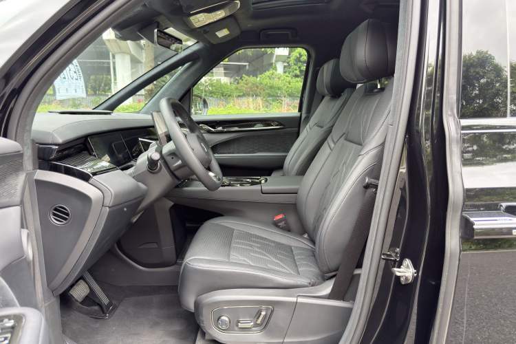 Used Zeekr 009 2024 7-Seater Walk-Through Version Four-Wheel Drive 108 kWh Interior 1