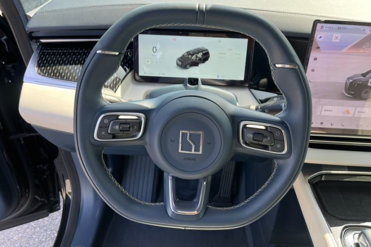 Used Zeekr 009 2024 7-Seater Aisle Version 108 kWh Interior 1