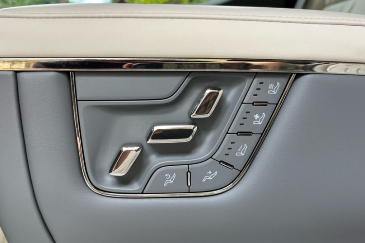 Used Zeekr 009 2024 7-Seater Aisle Version 108 kWh Interior 1
