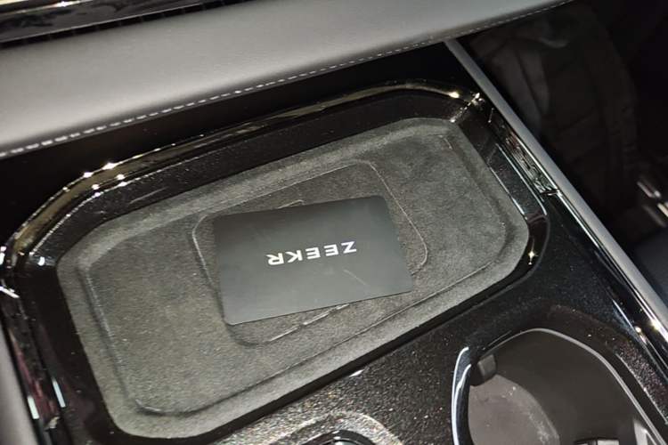 Used Zeekr 009 2024 Six-Seat Executive Version 4WD 108 kWh Interior 1