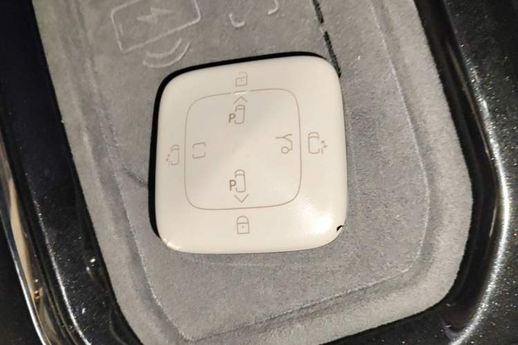 Used Zeekr 009 2024 Six-Seat Executive Version 4WD 108 kWh Interior 1