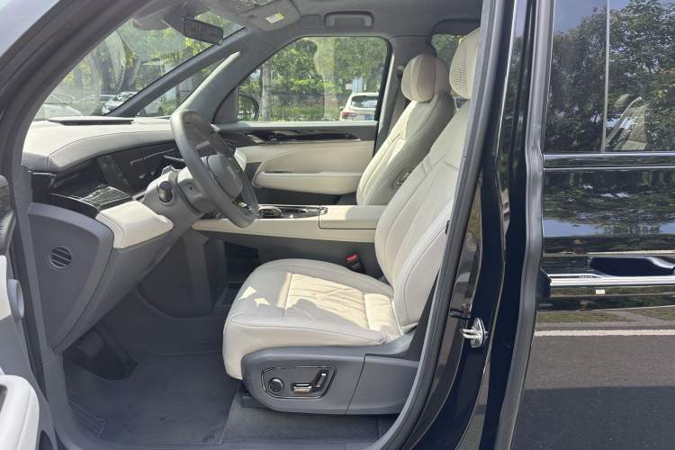 Used Zeekr 009 2024 7-Seater Walk-Through Version Four-Wheel Drive 108 kWh Interior 1
