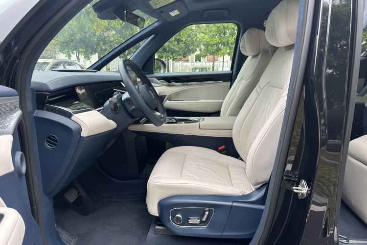 Used Zeekr 009 2024 7-Seater Walk-Through Version Four-Wheel Drive 108 kWh Interior 1