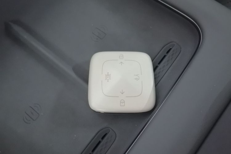 Used Zeekr 009 2024 7-Seater Walk-Through Version Four-Wheel Drive 108 kWh Interior 1
