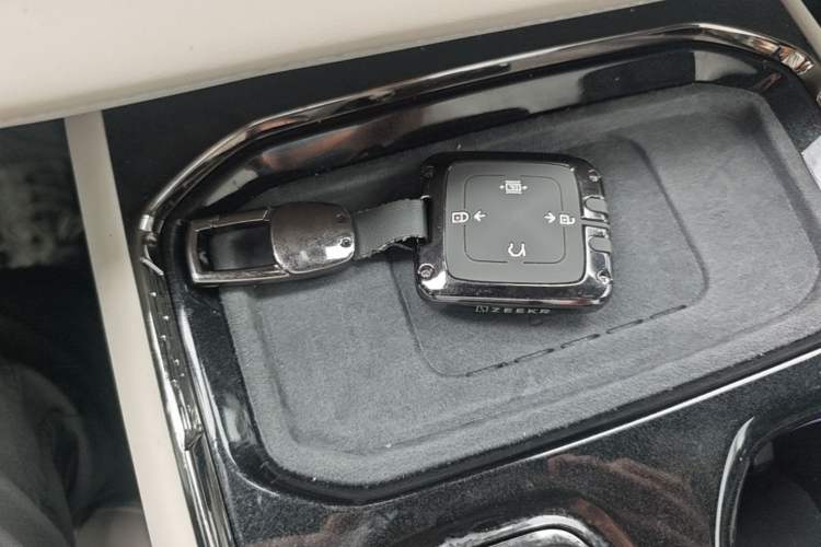Used Zeekr 009 2024 7-Seater Aisle Version 108 kWh Interior 1