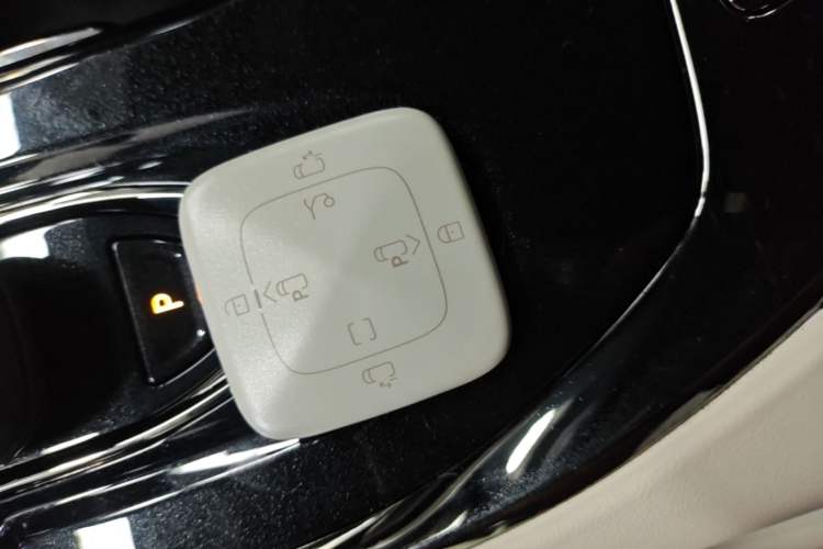 Used Zeekr 009 2024 7-Seater Aisle Version 108 kWh Interior 1