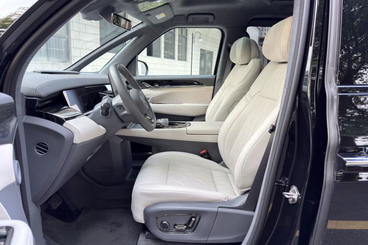 Used Zeekr 009 2024 7-Seater Walk-Through Version Four-Wheel Drive 108 kWh Interior 1