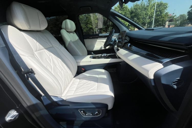 Used Zeekr 009 2024 7-Seater Aisle Version 108 kWh Interior 10