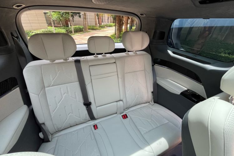 Used Zeekr 009 2024 7-Seater Aisle Version 108 kWh Interior 10