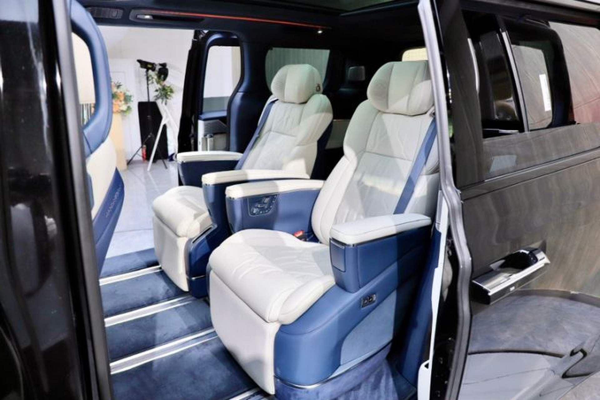 Used Zeekr 009 2024 7-Seater Walk-Through Version Four-Wheel Drive 108 kWh Interior 10