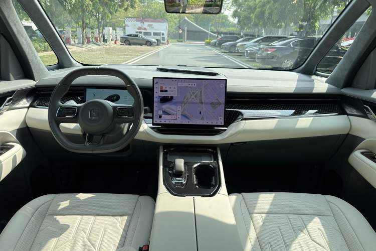 Used Zeekr 009 2024 7-Seater Walk-Through Version Four-Wheel Drive 108 kWh Interior 10