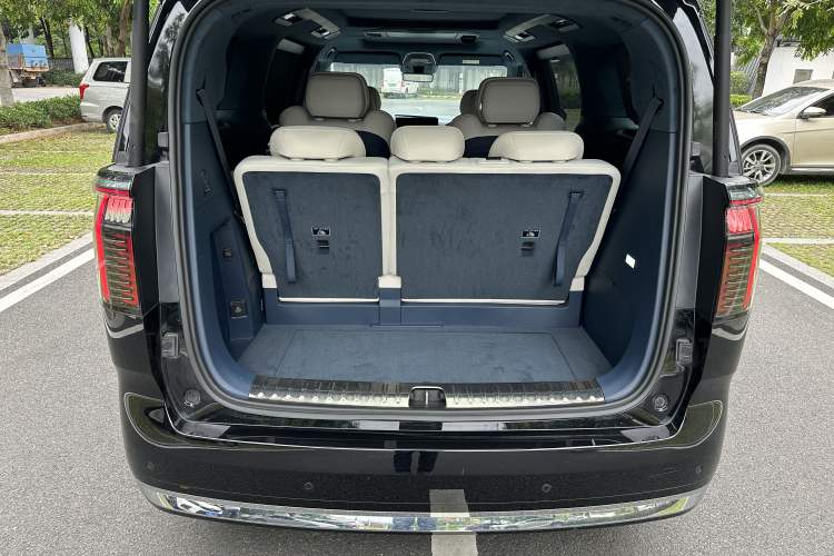 Used Zeekr 009 2024 7-Seater Walk-Through Version Four-Wheel Drive 108 kWh Interior 10