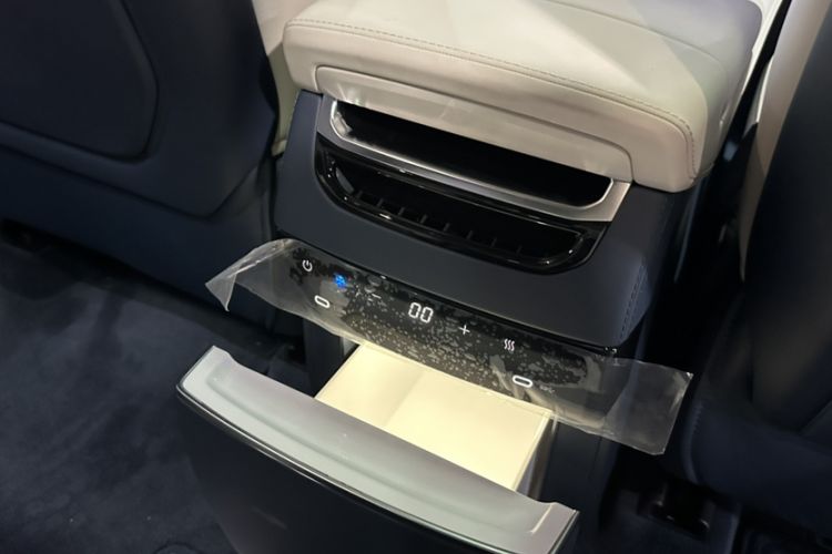 Used Zeekr 009 2024 7-Seater Aisle Version 108 kWh Interior 11