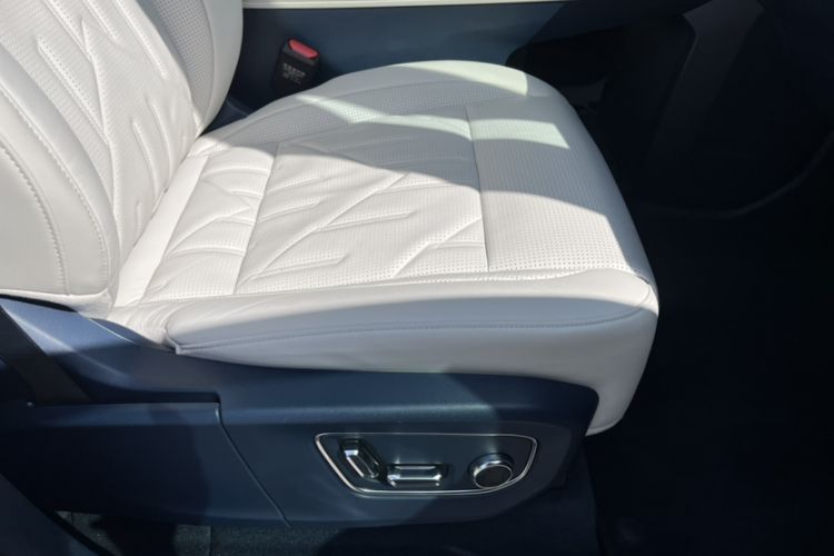 Used Zeekr 009 2024 7-Seater Aisle Version 108 kWh Interior 11