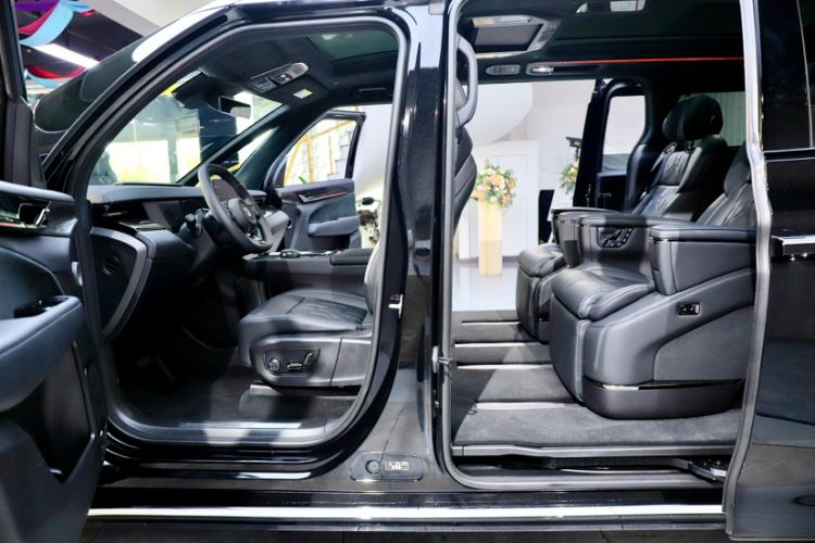 Used Zeekr 009 2024 7-Seater Walk-Through Version Four-Wheel Drive 108 kWh Interior 11